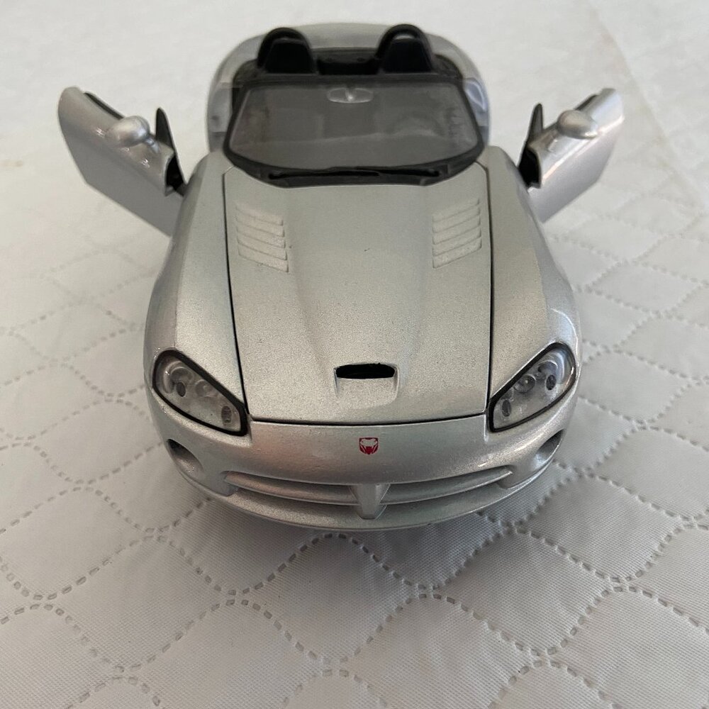 2002 Dodge Viper SRT-10 Silver Die-cast Model Car with display attachment